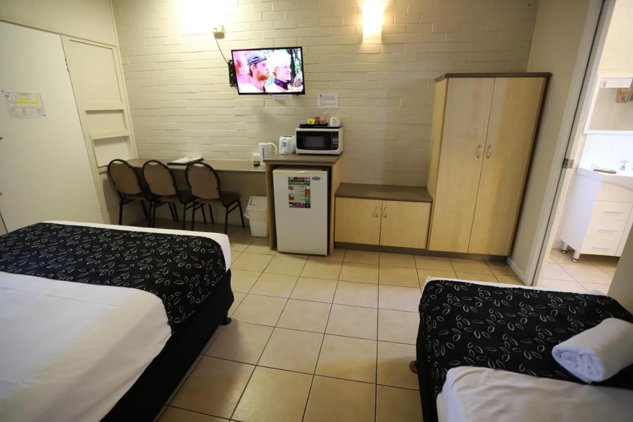 Tropic Coast Motel Mackay Bagian luar foto