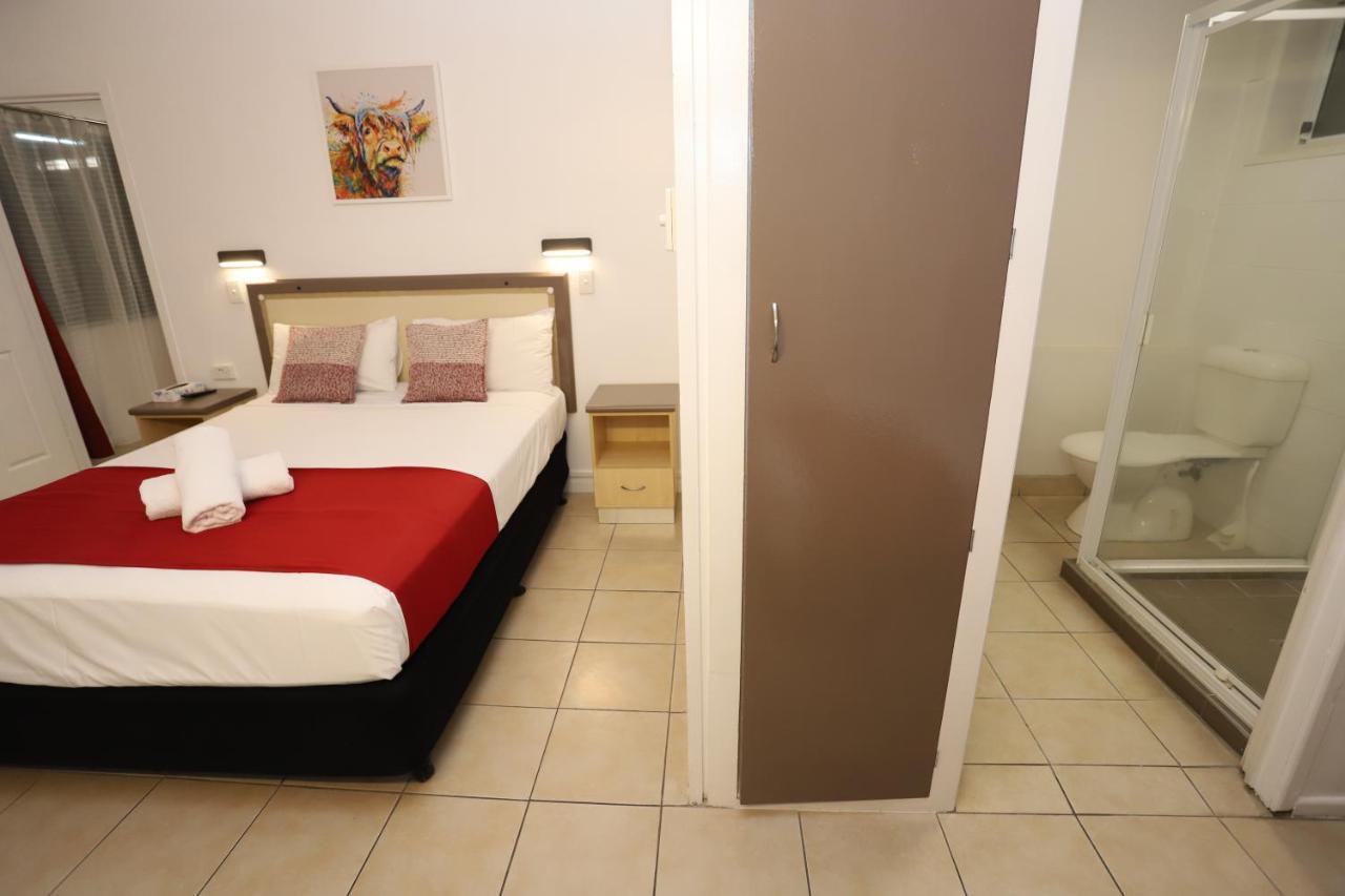 Tropic Coast Motel Mackay Bagian luar foto