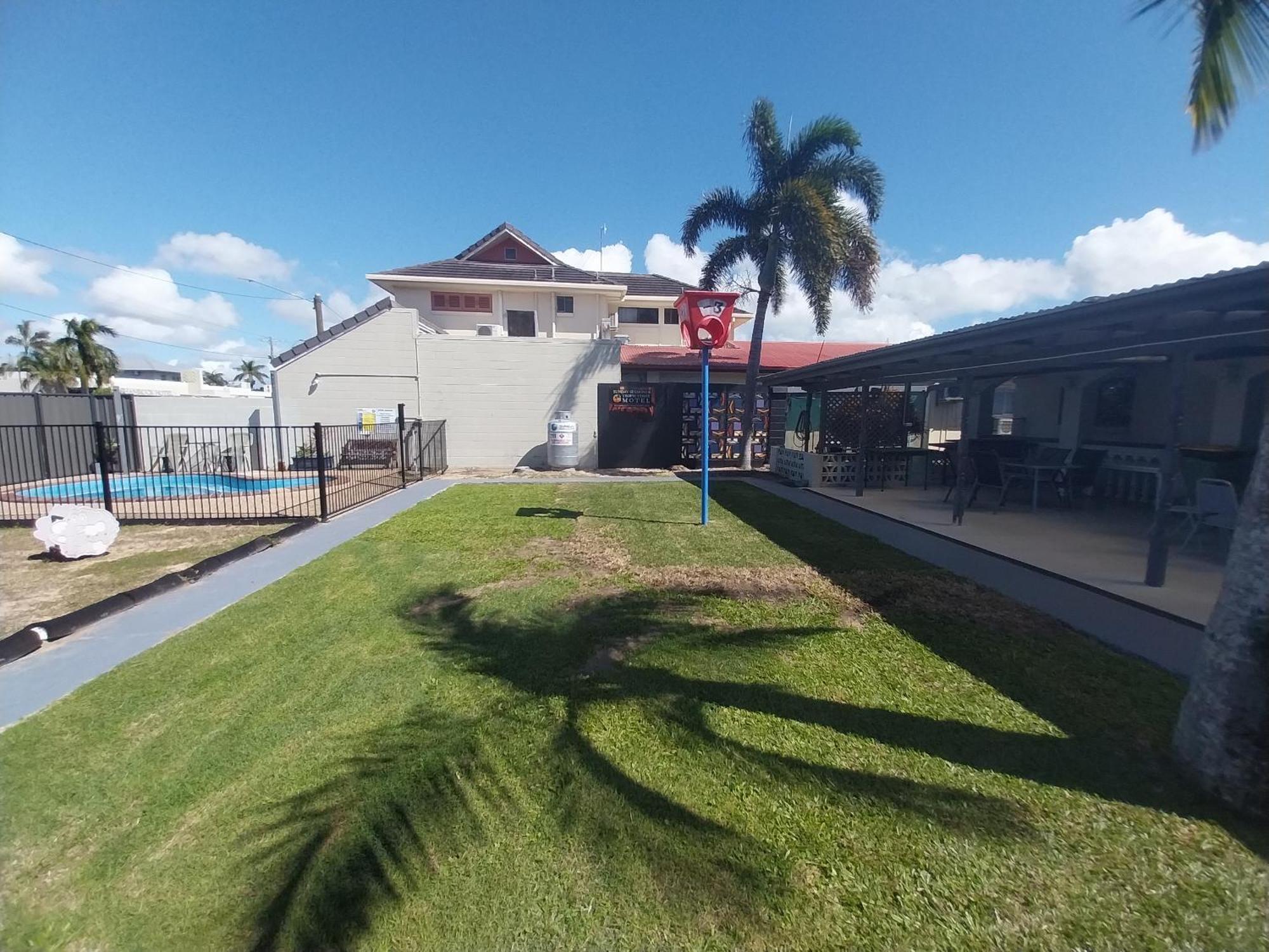 Tropic Coast Motel Mackay Bagian luar foto