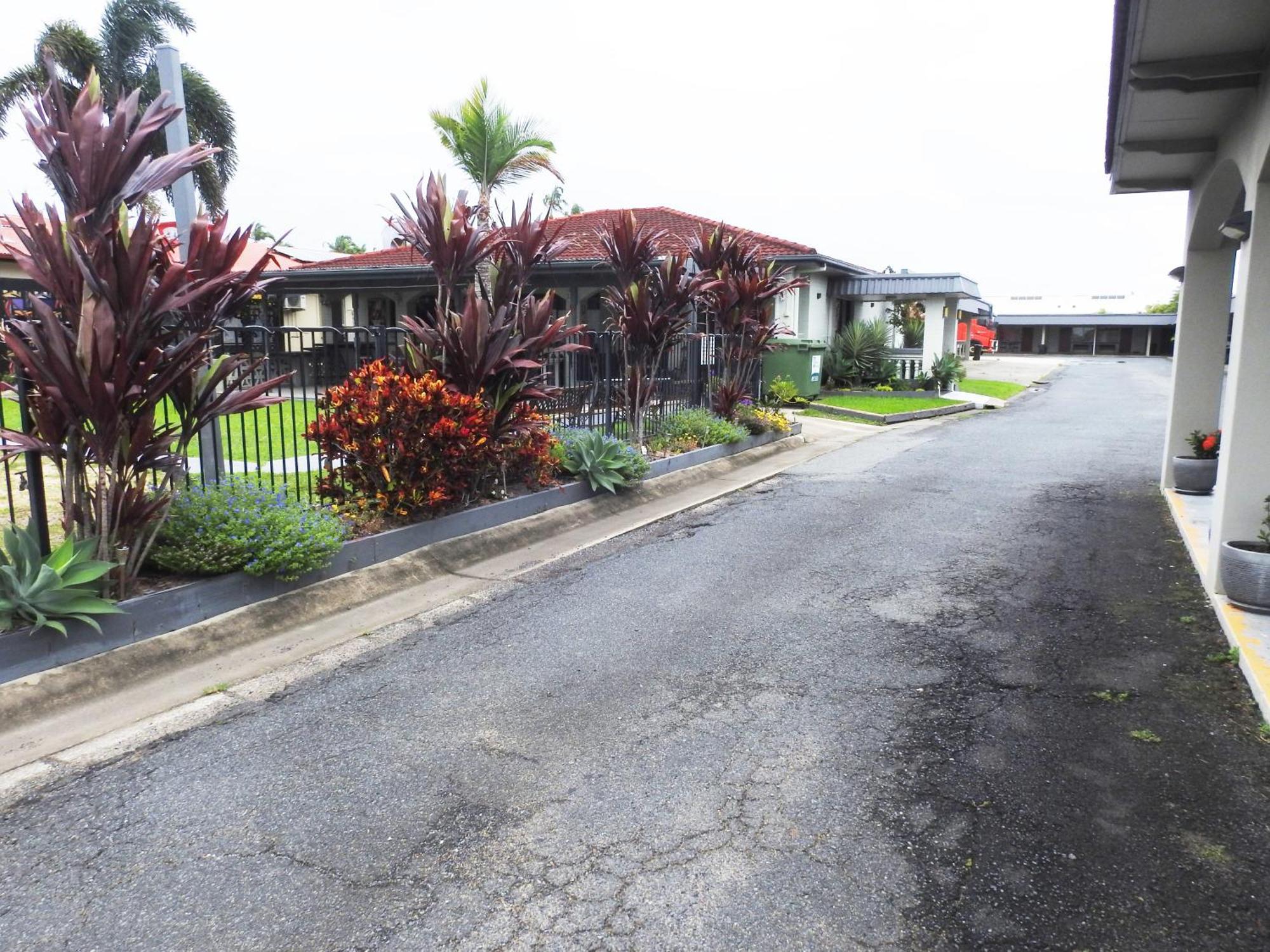 Tropic Coast Motel Mackay Bagian luar foto